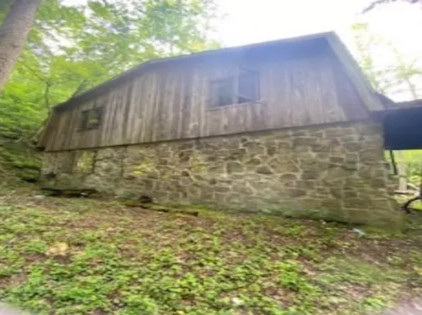 437 Shawn Howell Rd, Prestonsburg, KY 41653