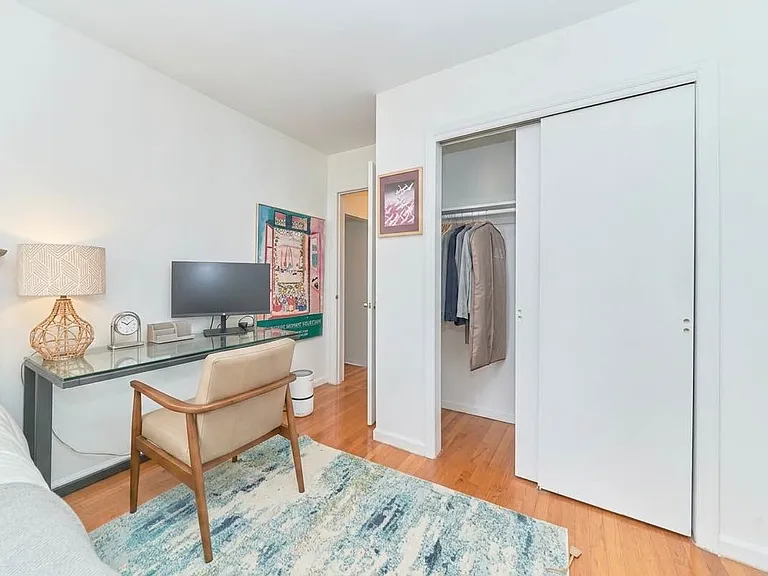458 W 52nd St #2D — Photo 5