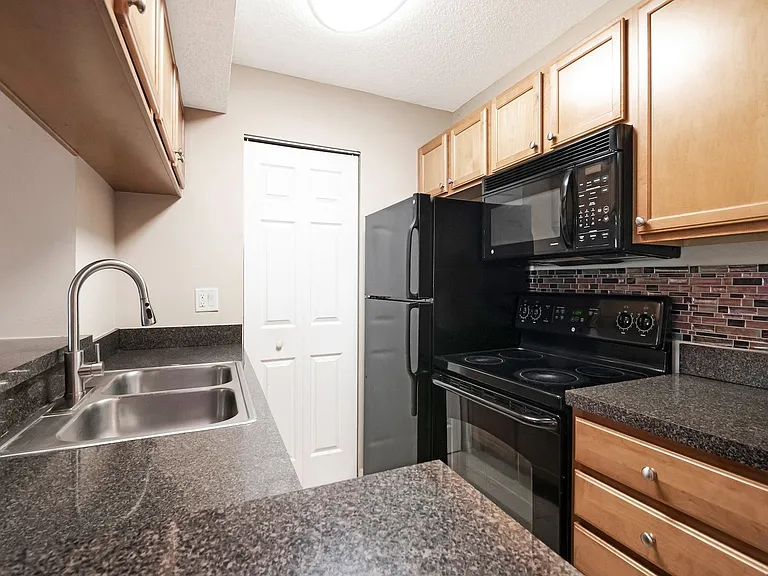 221 Lake Brook Cir #208 — Photo 6