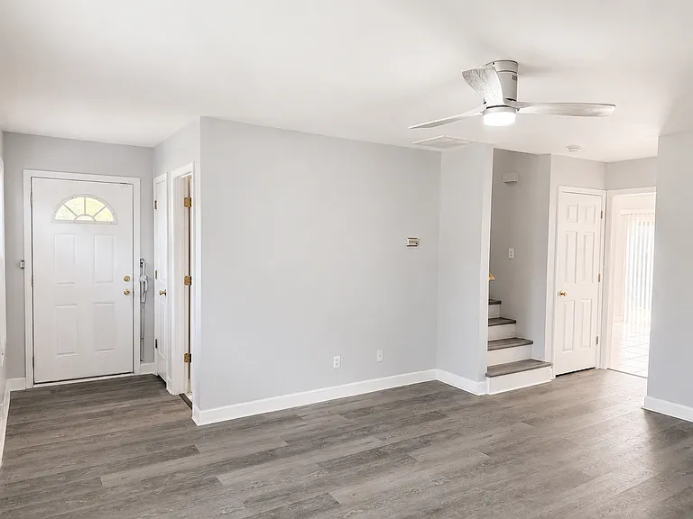 Foyer to LR