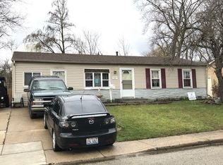 215 Rivers View Dr, Carpentersville, IL 60110