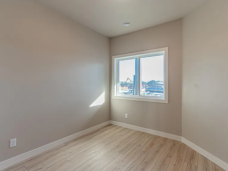 5846 James Dr W — Photo 12