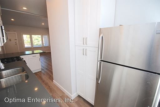 4th image of 836 N Alta Vista Blvd