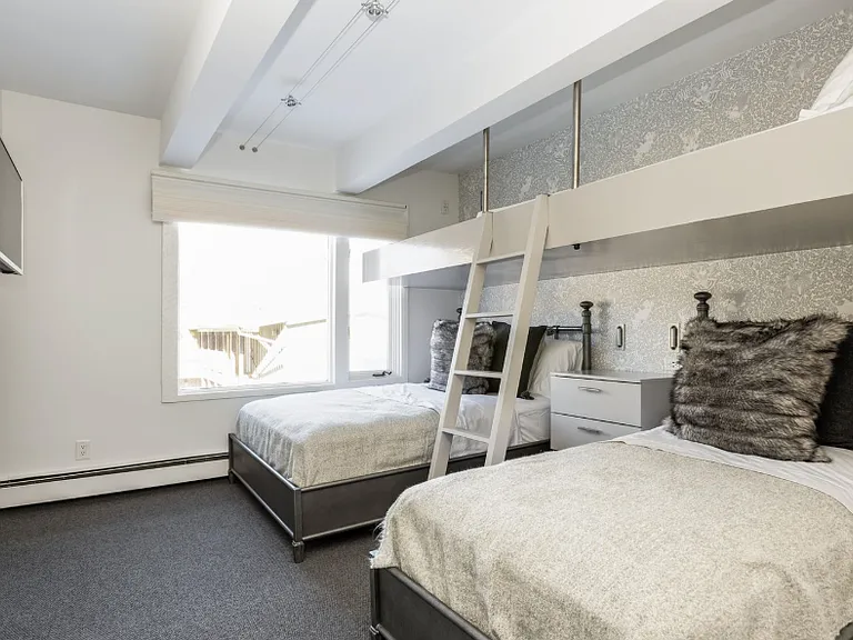 124 W Hyman Ave #2E — Photo 3