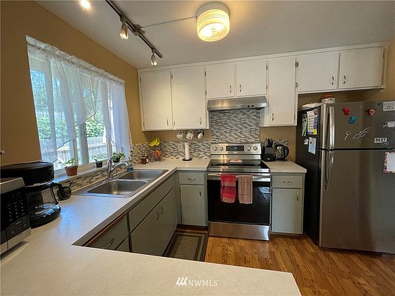 3rd image of 1625 W 11th St