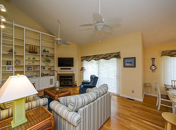 3rd image of 111 Breton Ct #111