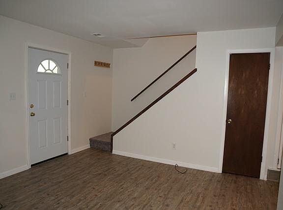 2nd image of 1609 Cottonwood Dr APT 10