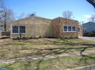 36 Oval Turn Ln, Levittown, PA