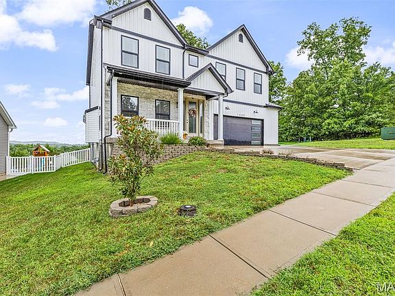 3rd image of 1409 Burrwyck Ln