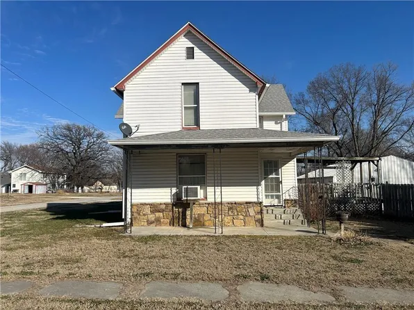 822 N Washington Ave, Chanute, KS 66720