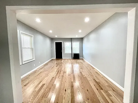 Sold by Compass Realty Central Inc. | media 5