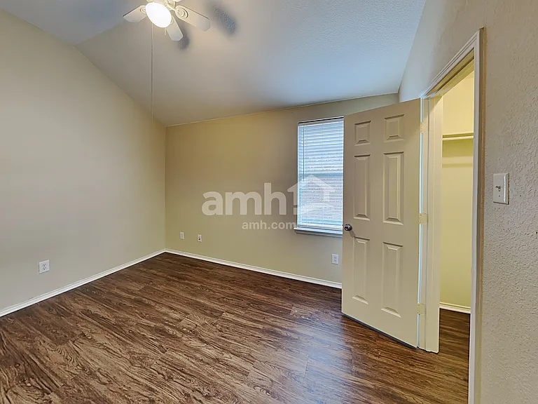 530 Hickory Ln — Photo 16
