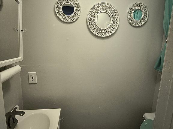 1/2 bathroom
