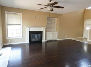 2331 W Kenfield Ct, Peoria, IL 61615
