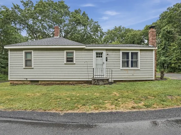 2 Columbus Rd, Plymouth, MA 02360