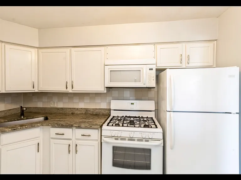 1008 Centurion Ln #12 — Photo 9
