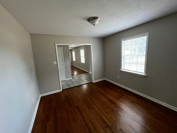 4 bed, 2.0 bath, 2393 sqft, $1,695 — Photo 4