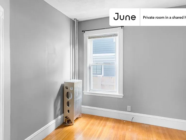 106 Beacon St #D — Photo 2