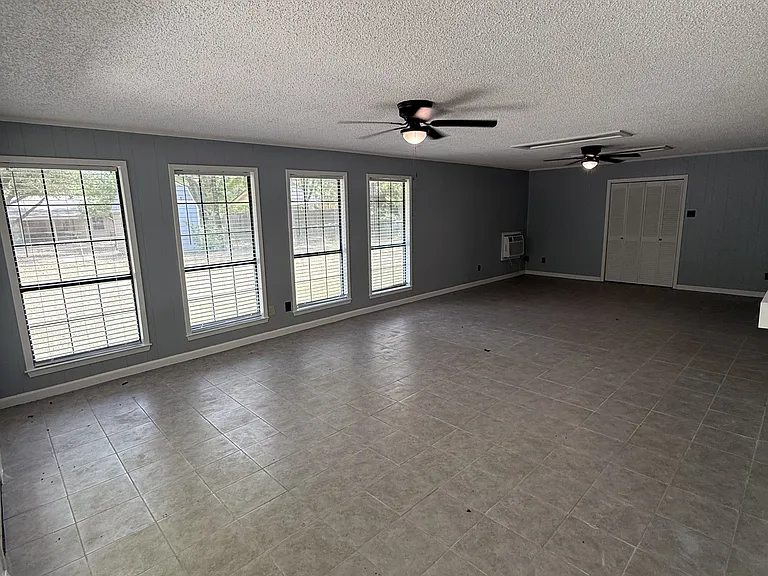 940 W State Highway 243 — Photo 10