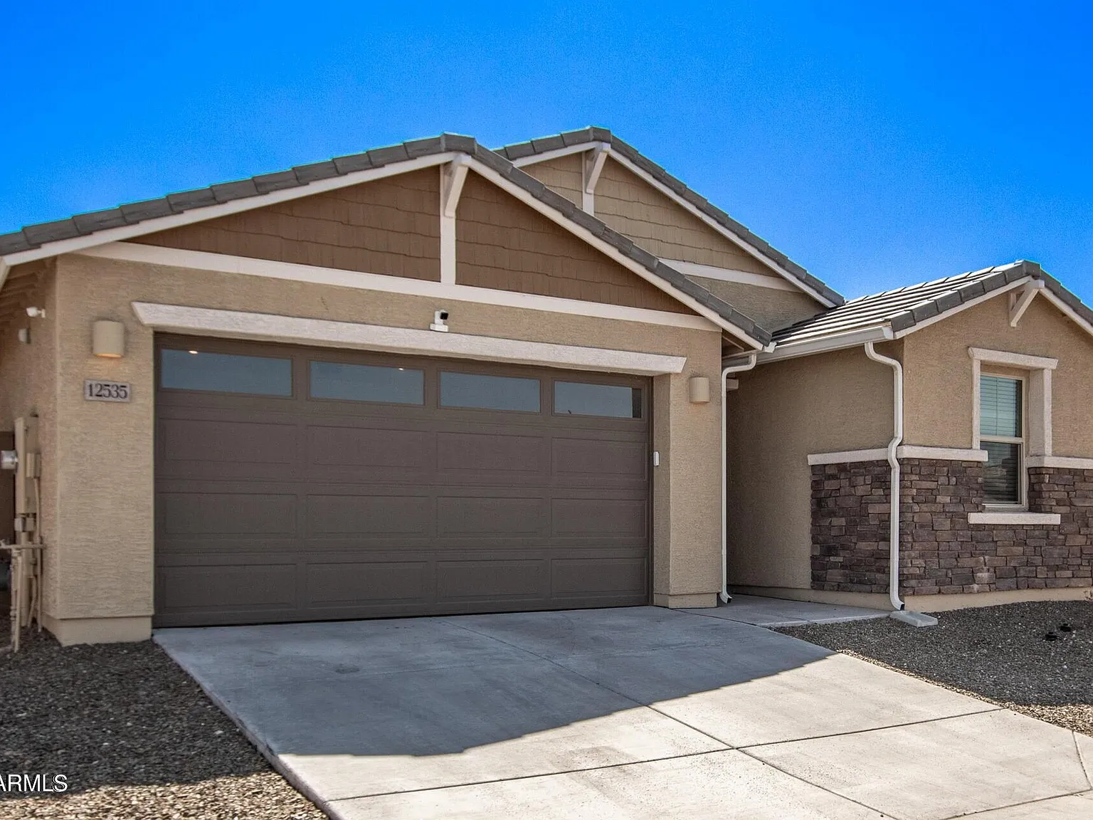 5 bed, 3.0 bath, 1954 sqft, $2,499 — Photo 3