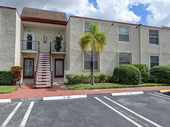 2nd image of 9 Willowbrook Lane #106