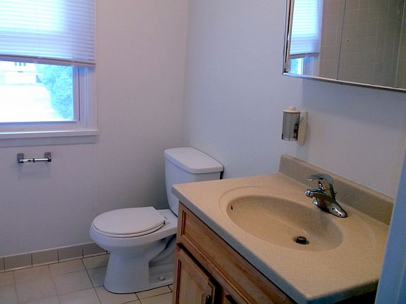 2nd Floor Full Bathroom