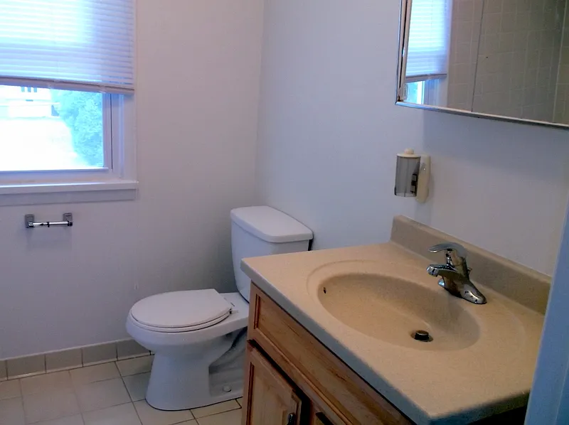 2nd Floor Full Bathroom