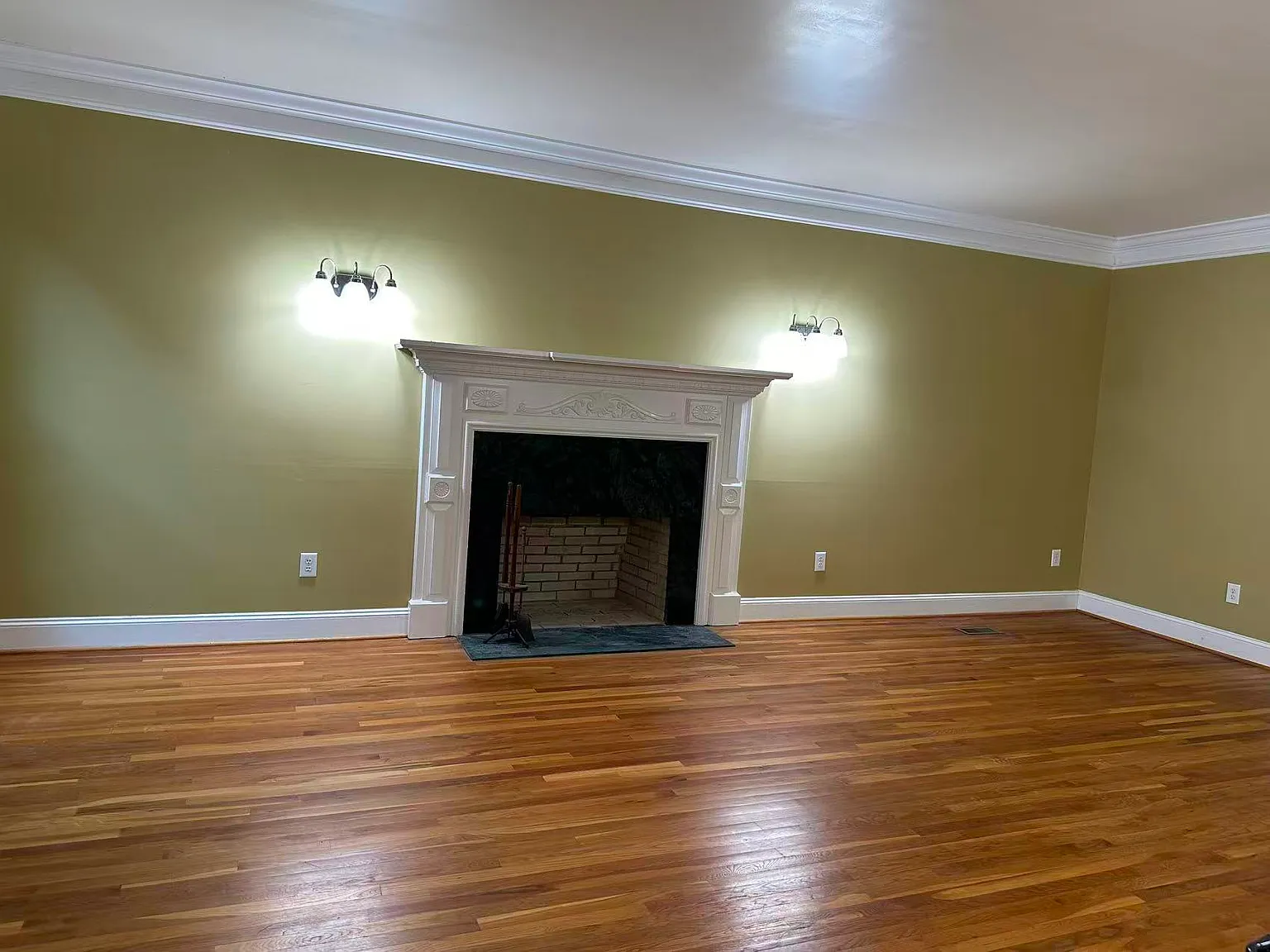 5 bed, 6194 sqft, $7,380 — Photo 4