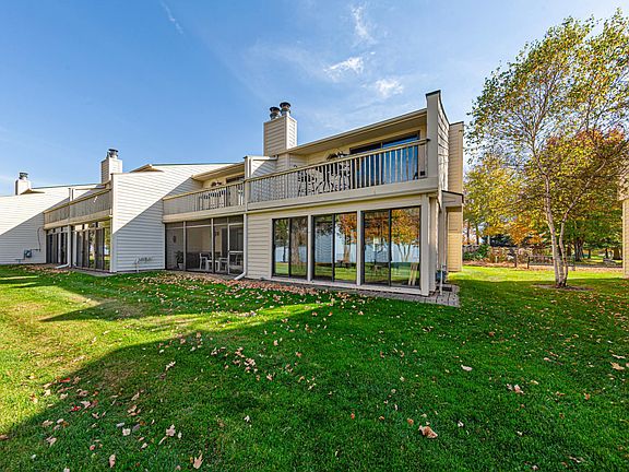 4th image of 8382 Tuxedo Rd #327