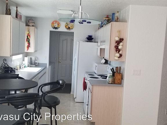 3rd image of 2961 Sombrero Dr
