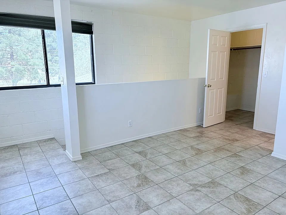 420 E Glenn St