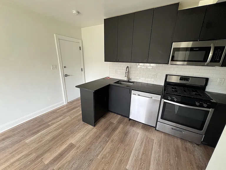 239 12th Pl NE #3 — Photo 14