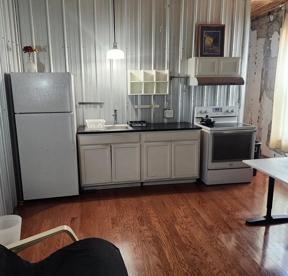 Studio, $800 — Photo 1