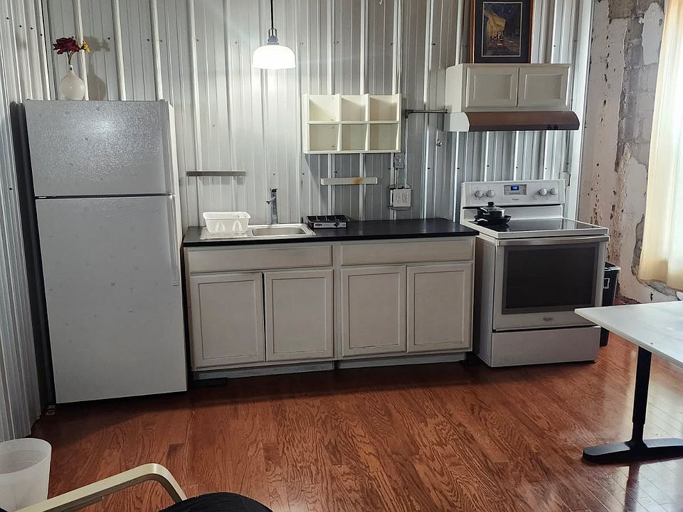 1st image of 140 W Main St #4