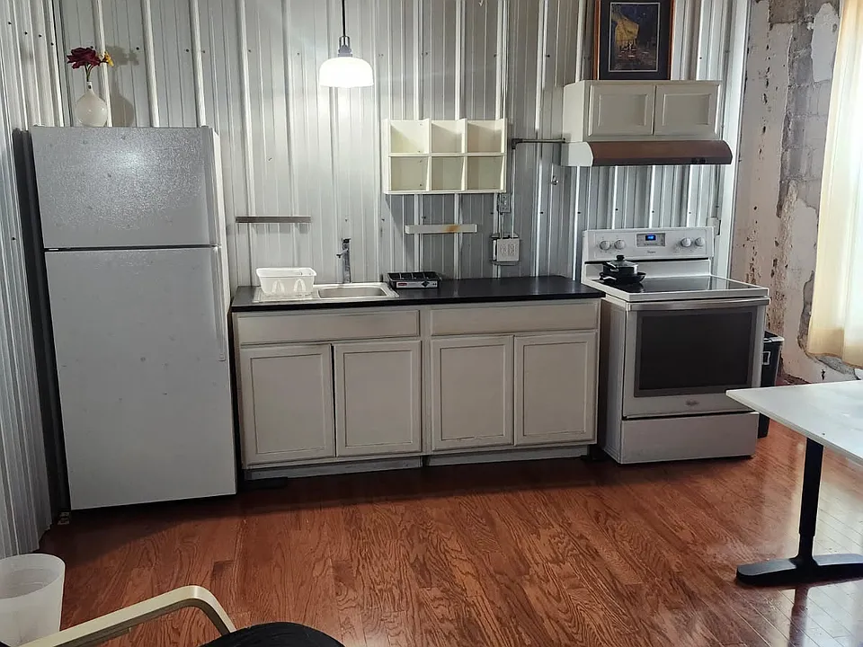 140 W Main St #4