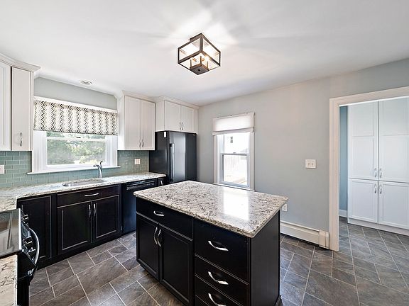 4th image of 65 Fuller St
