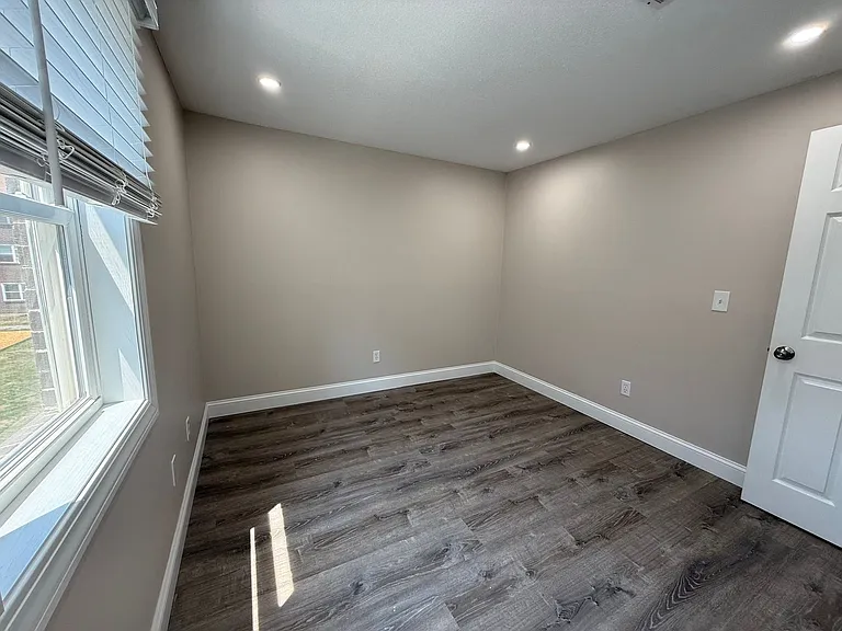 Pondsview Apartments — Photo 98
