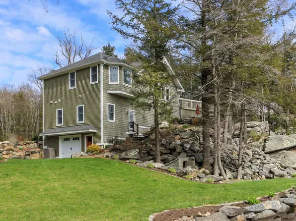 74 Governors Island Road, Hampstead, NH 03841