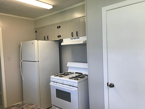 3rd image of 1132 E Camellia Dr