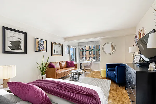 Sold by Compass | media 1
