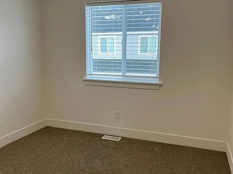 651 S 2400 W — Photo 16