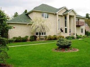 852 Cricket Cir, Akron, OH 44333