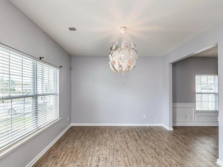374 Hartleigh Dr — Photo 15