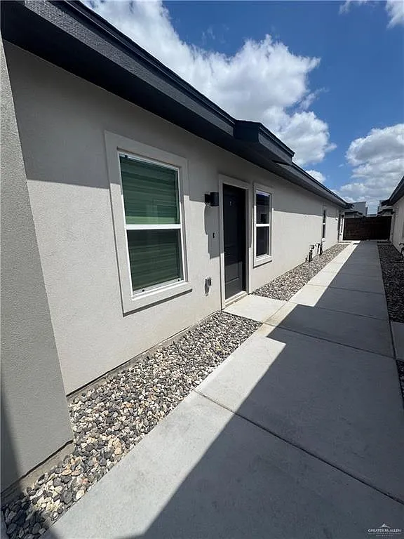 2 bed, 2.0 bath, 998 sqft, $1,250 — Photo 2