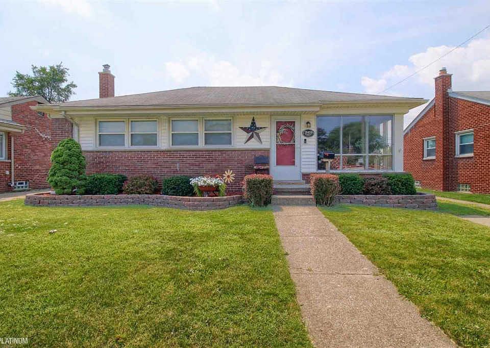 1st image of 28459 Groveland St