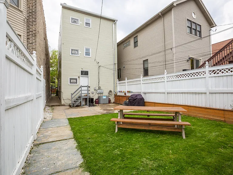 2642 W Cortland St #3 — Photo 18
