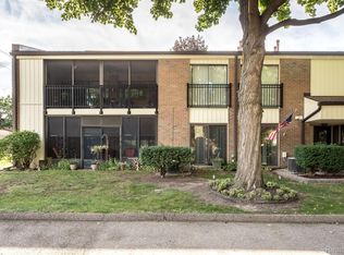 18273 University Park Dr, Livonia, MI 48152