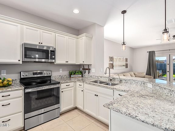 2nd image of 931 W BANYAN Avenue