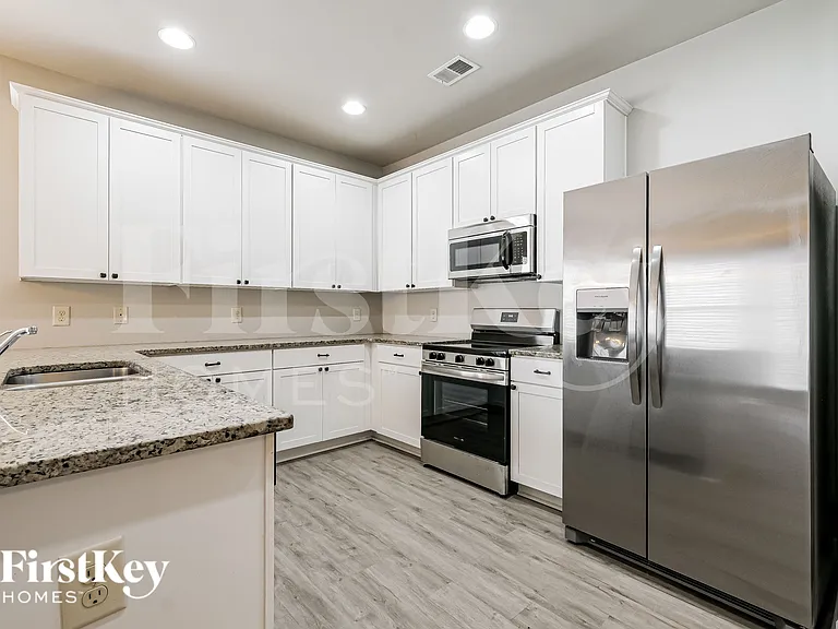 18 Samuel Way — Photo 8