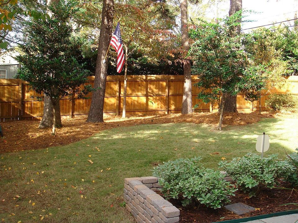 2nd image of 2320 Colonial Dr
